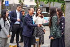 面临面向感乐趣的教员分享用AI生成讲授资本的